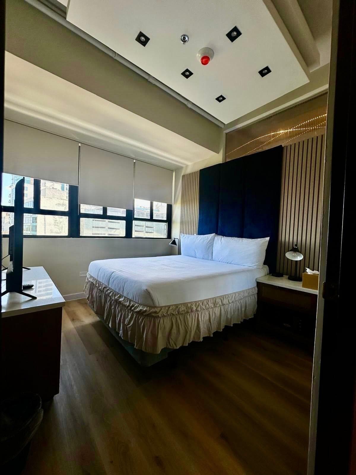 MetroArt Hotel, Room