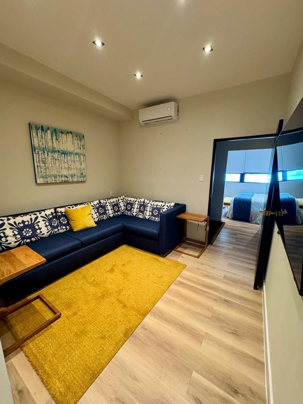 MetroArt Hotel, Room