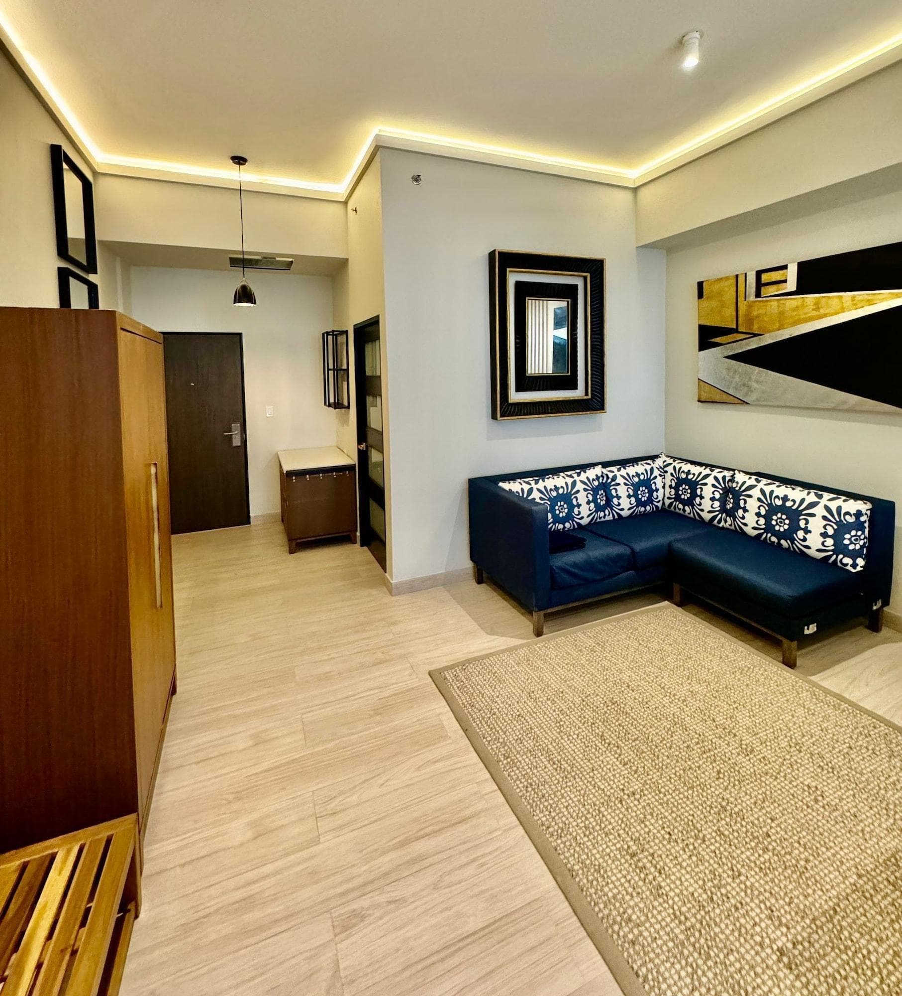 MetroArt Hotel, Room