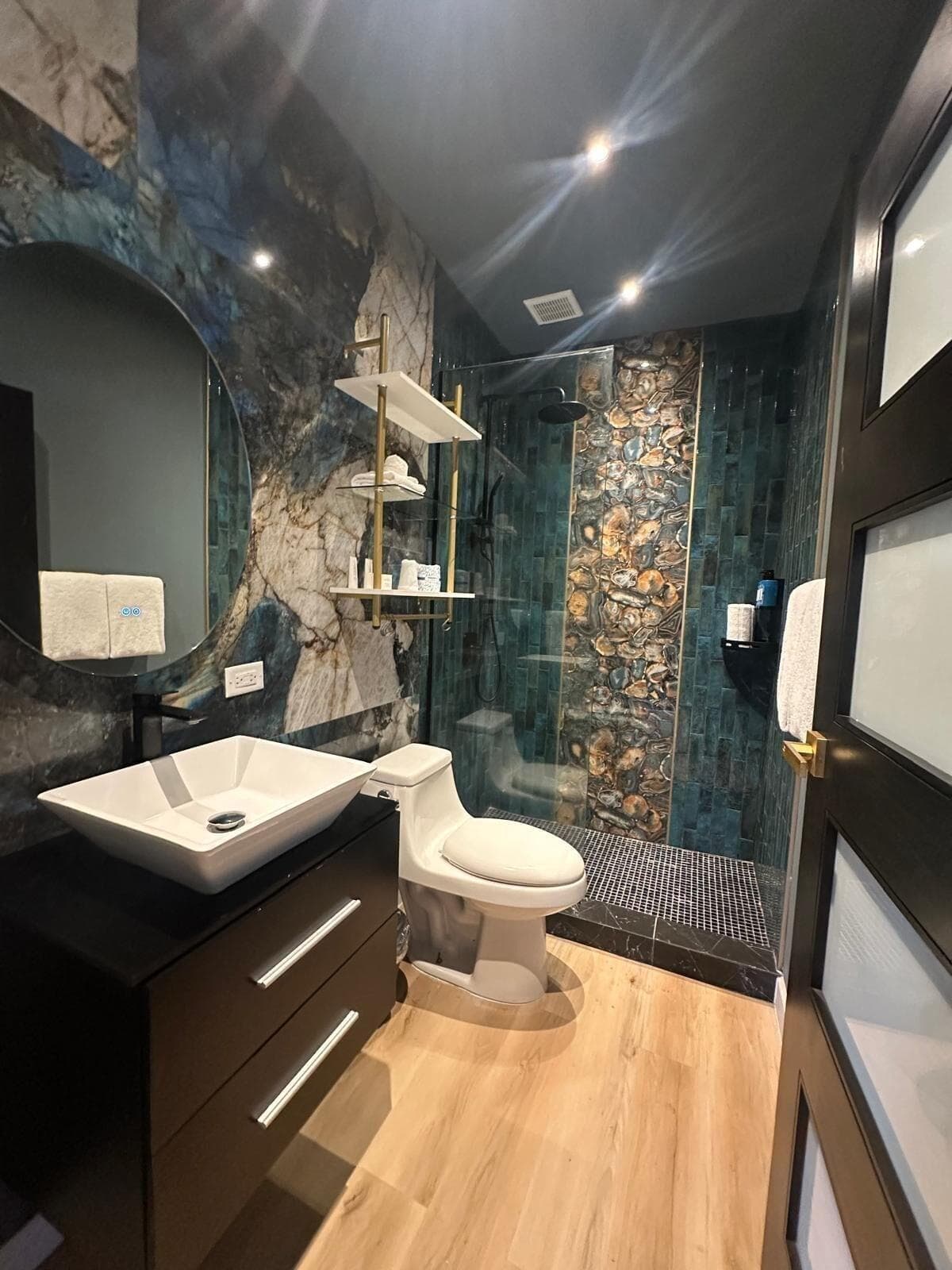 MetroArt Hotel, Room