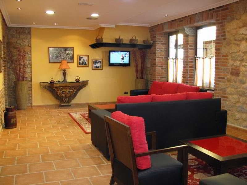 Maria Manuela, Lobby