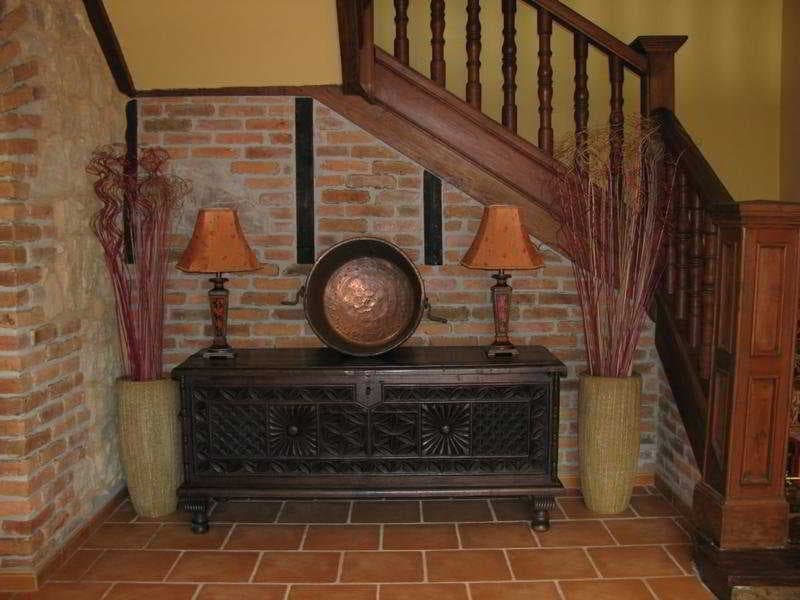 Maria Manuela, Lobby