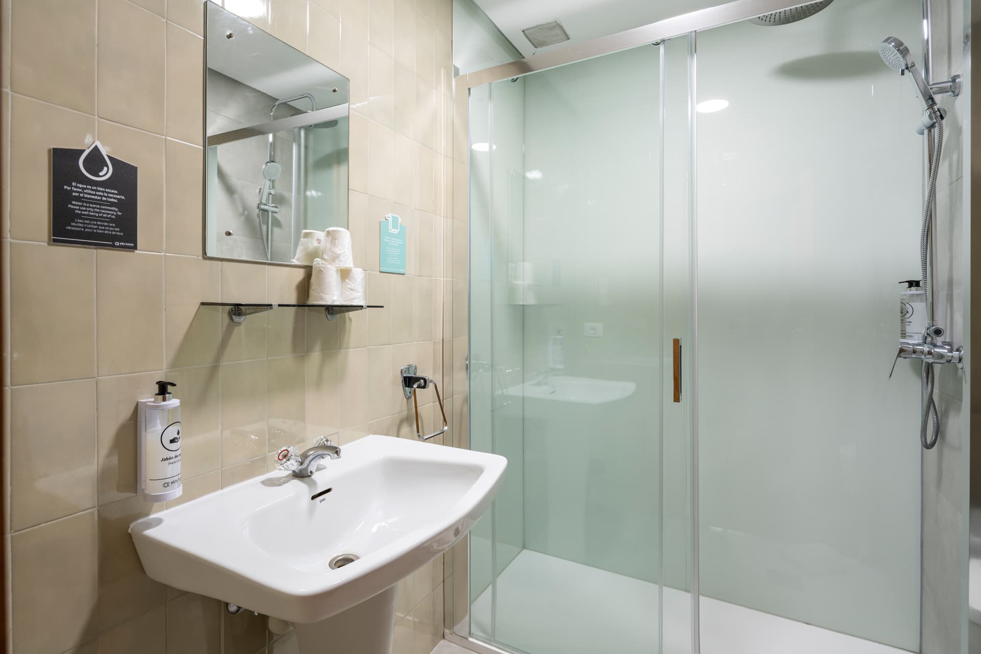 Alda Puerto Seco, Room