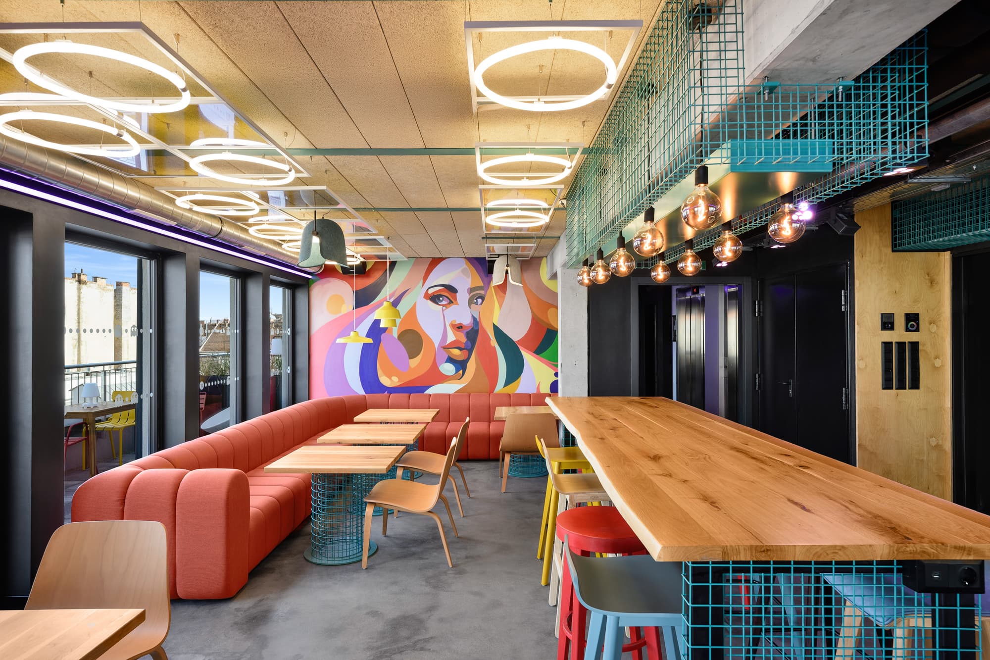 JO&JOE Budapest, Bar