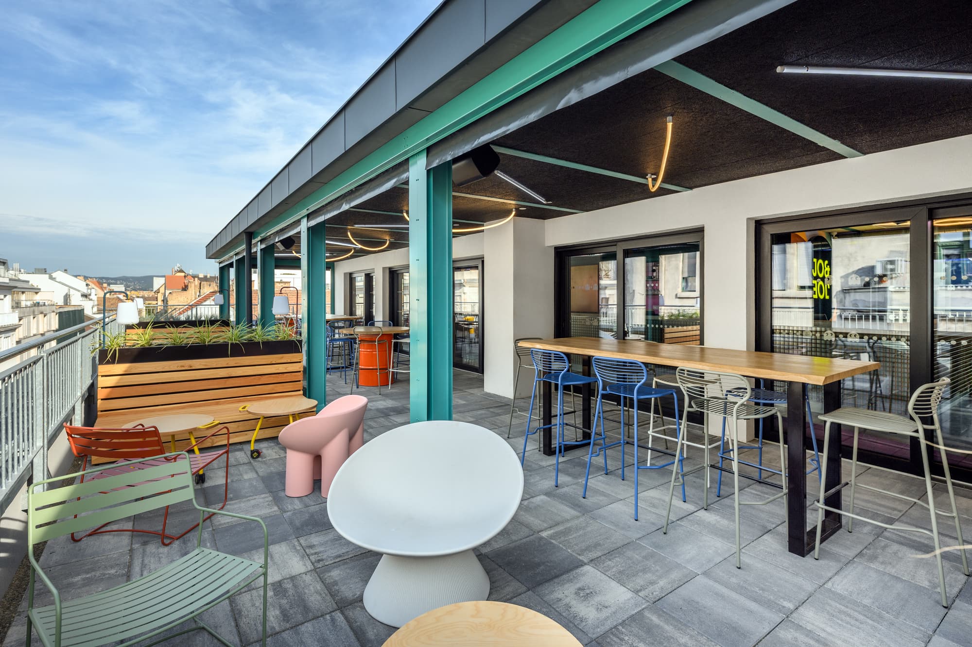 JO&JOE Budapest, Bar