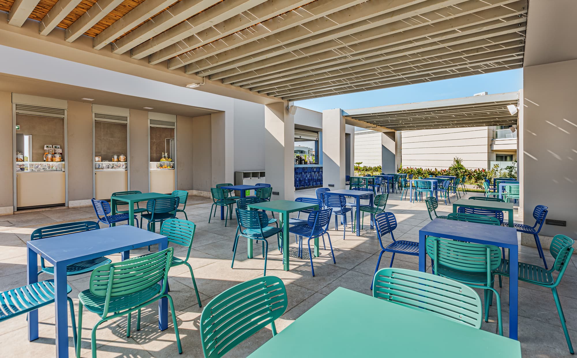 Blue Lagoon Queen, Bar