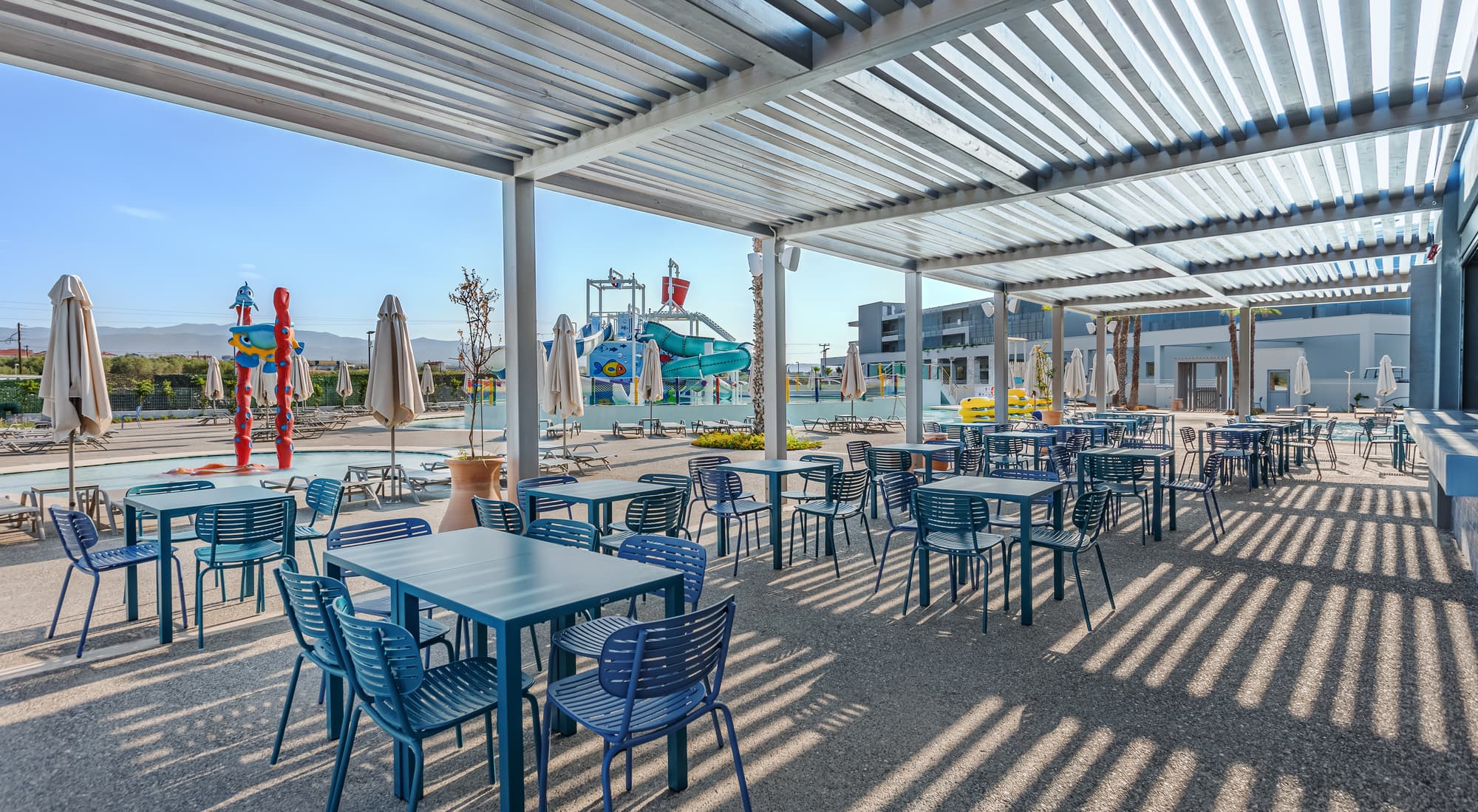 Blue Lagoon Queen, Bar