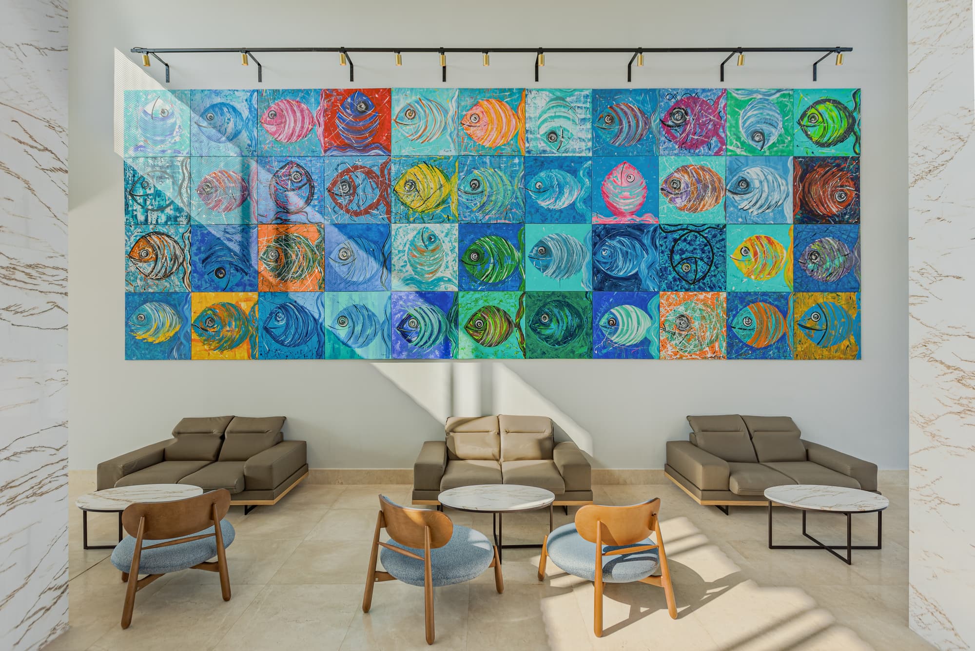 Blue Lagoon Queen, Lobby