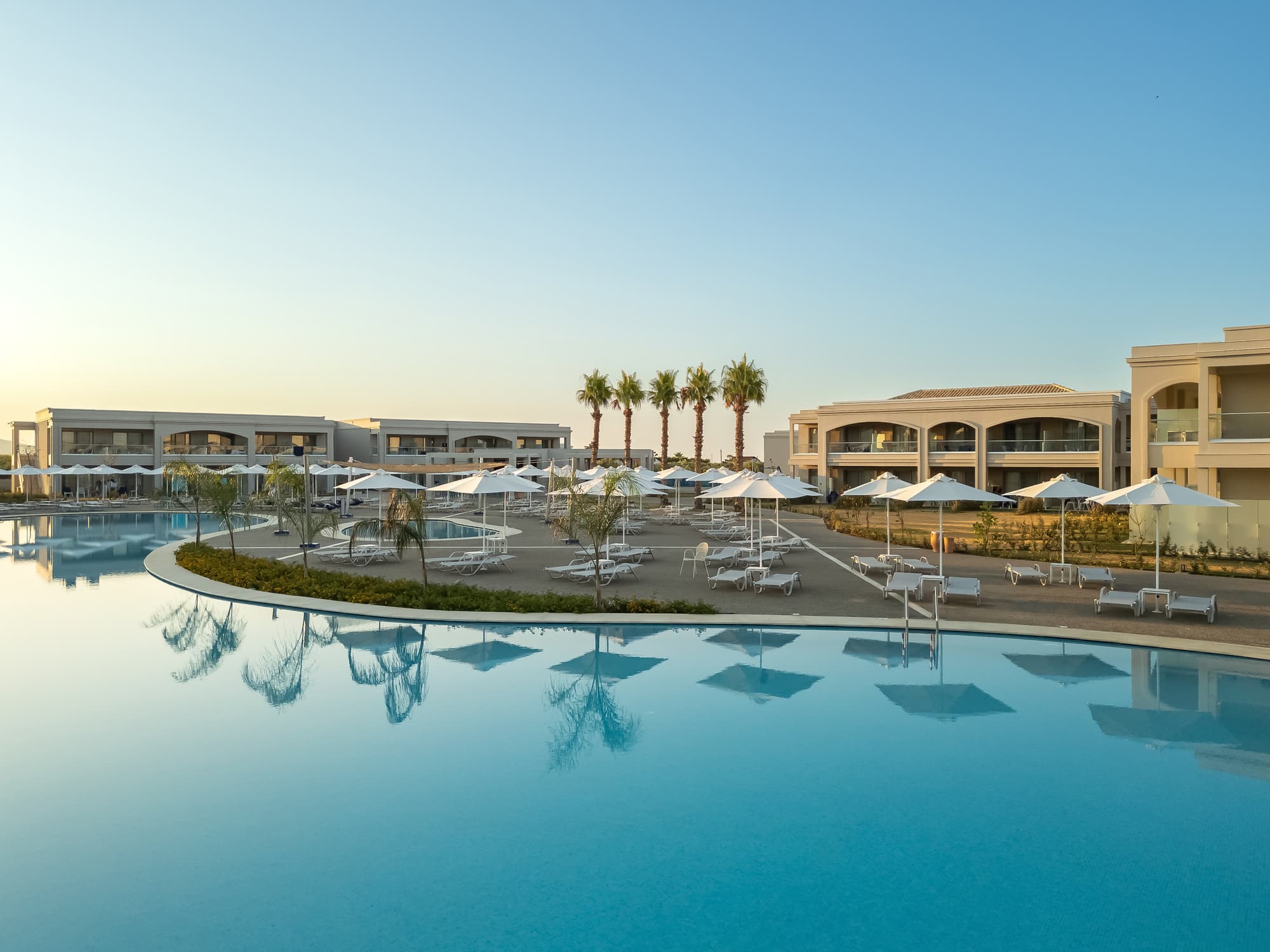 Blue Lagoon Queen, Pool