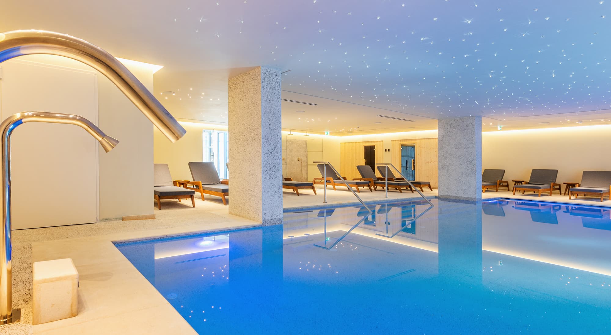 Blue Lagoon Queen, Pool