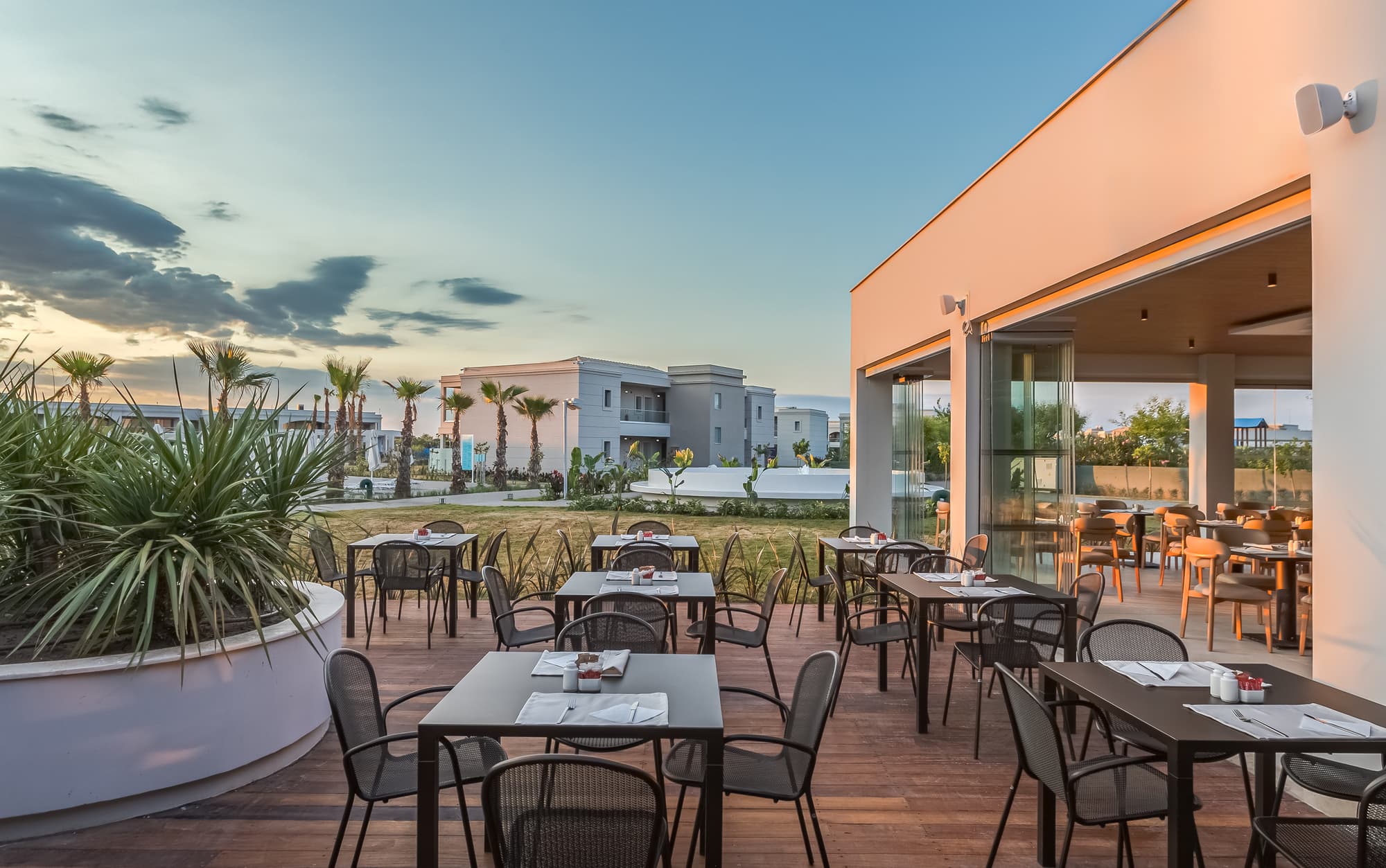 Blue Lagoon Queen, Restaurant