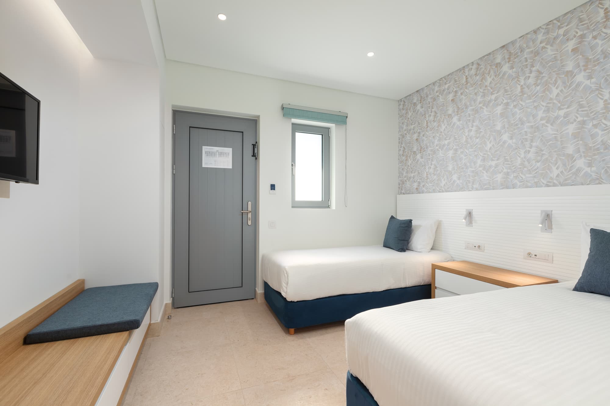 Blue Lagoon Queen, Room