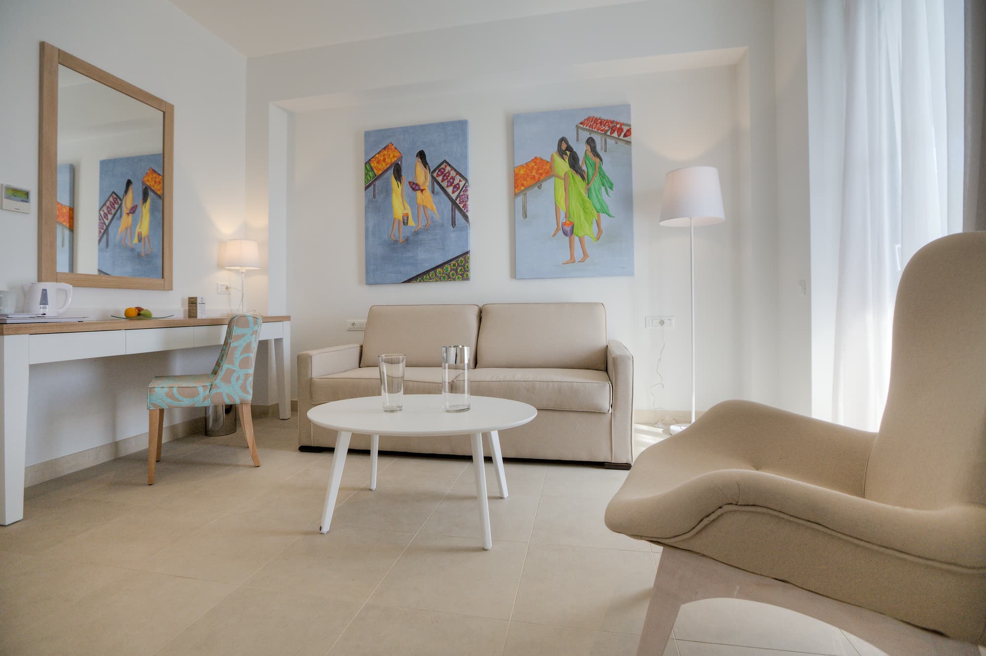 Blue Lagoon Queen, Room