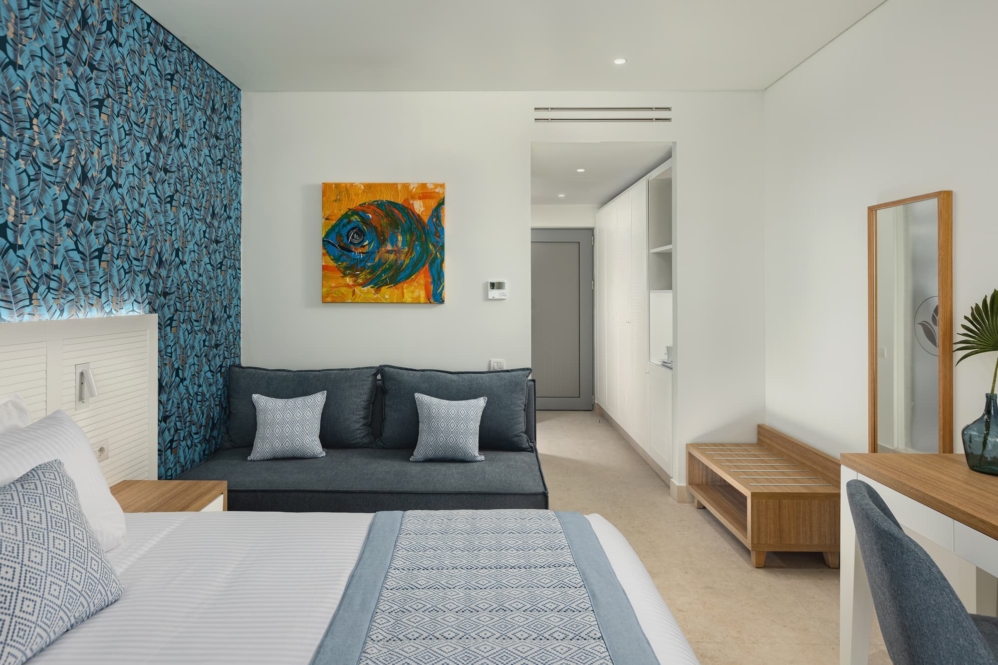 Blue Lagoon Queen, Room