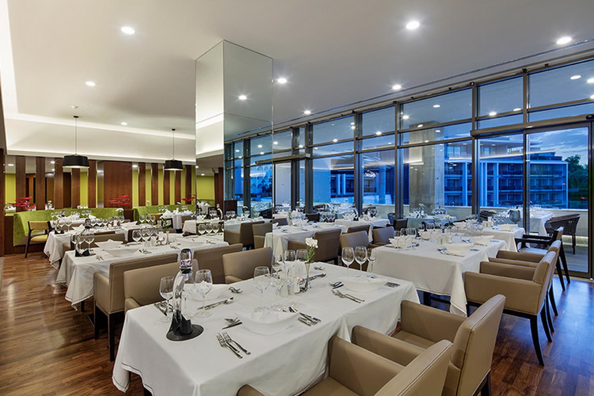 The Sense Deluxe Hotel, Restaurant