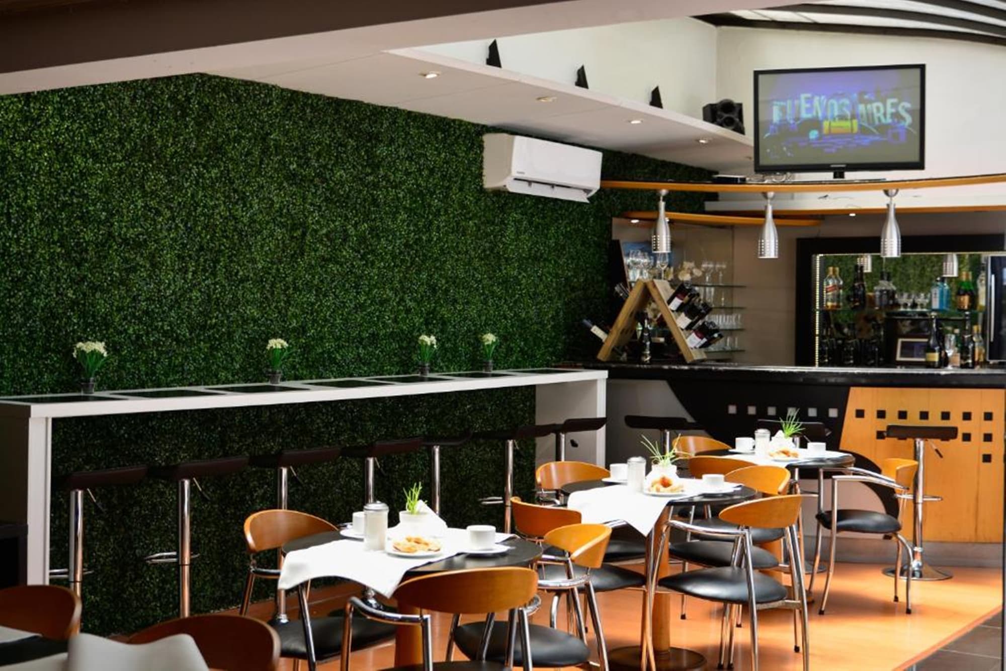 Pocitos Plaza Hotel, Bar