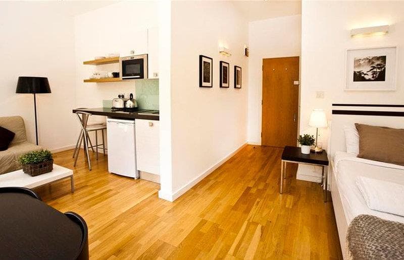 Hyde Park Executive Apartments, Room