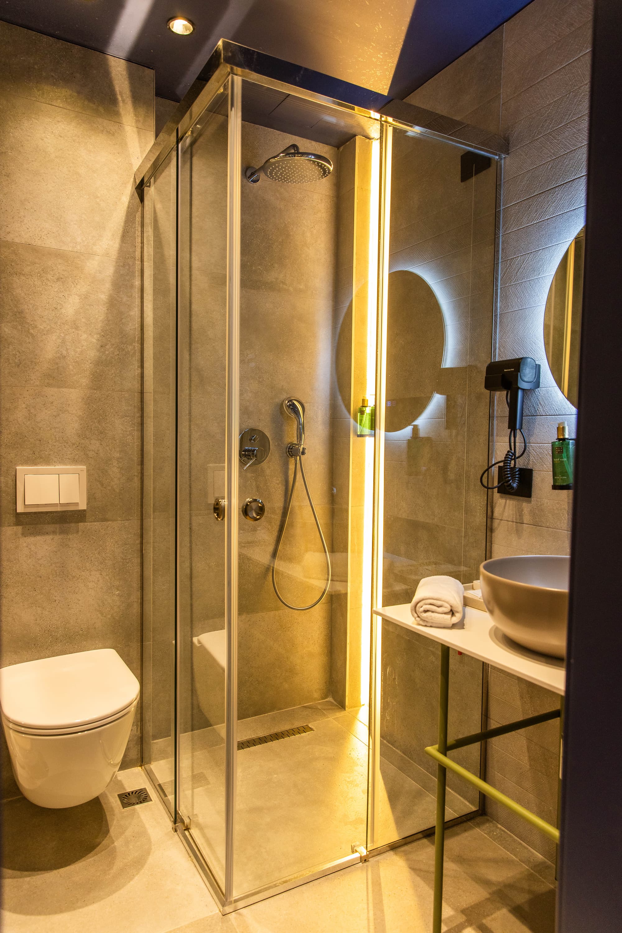 Si Hotel Sh.p.k., Room