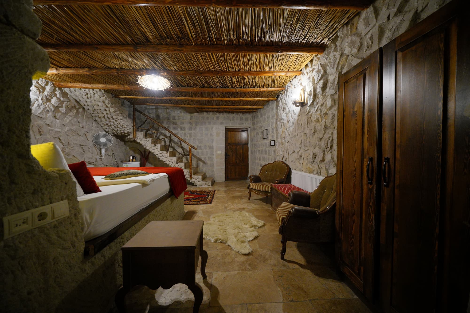 Nar Cave House, Room