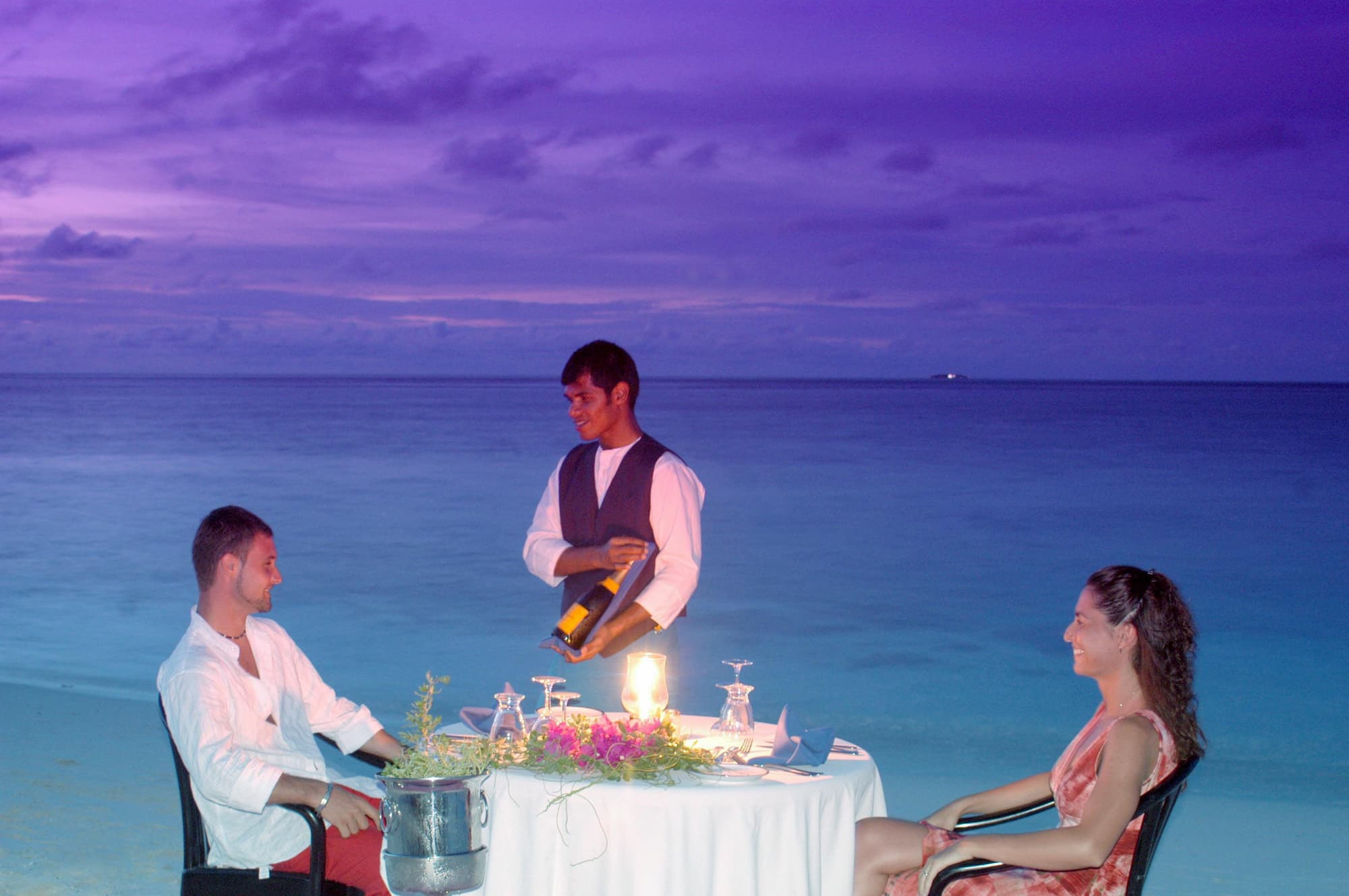 Adaaran Club Rannalhi, Bar