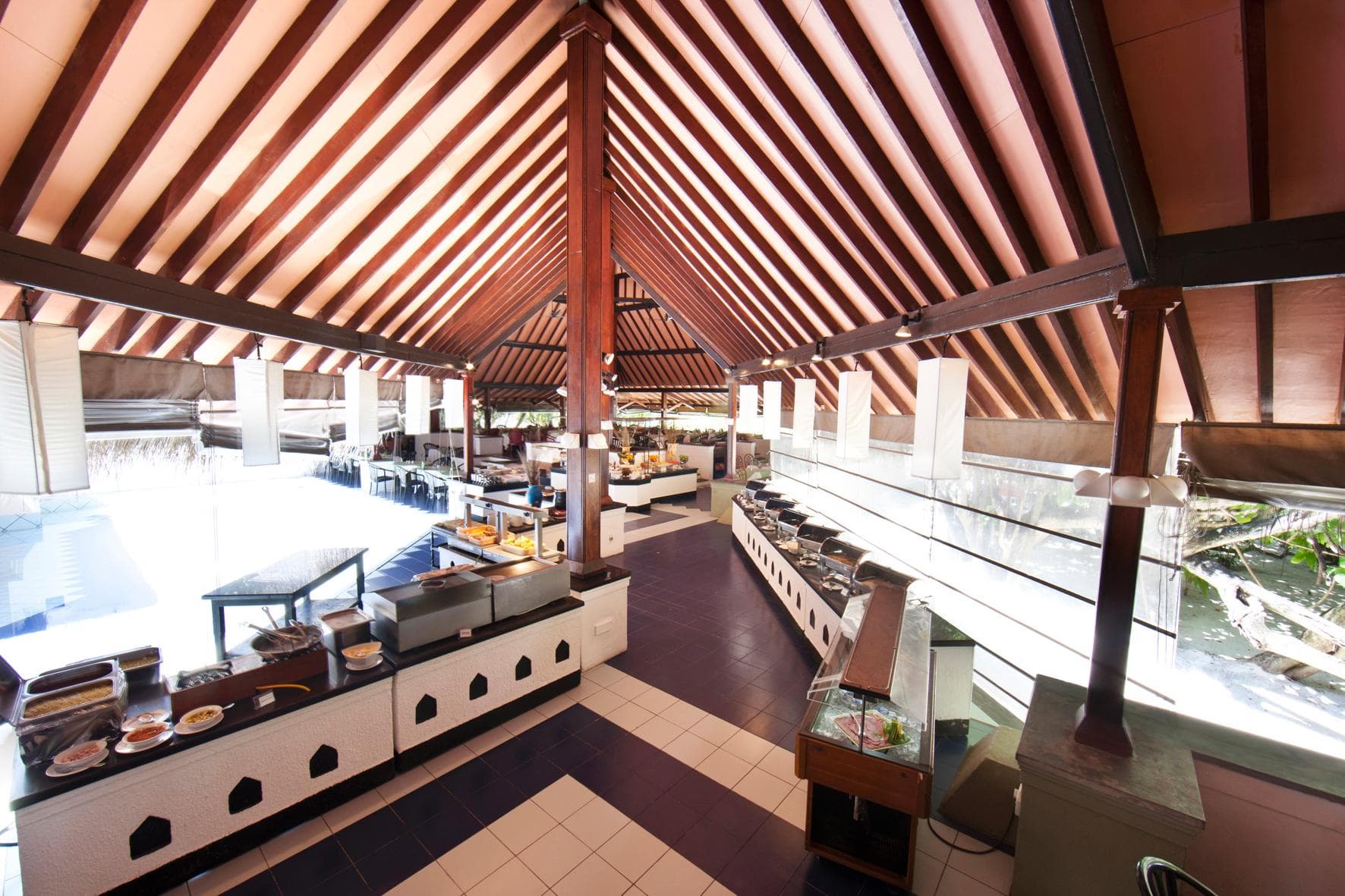 Adaaran Club Rannalhi, Restaurant