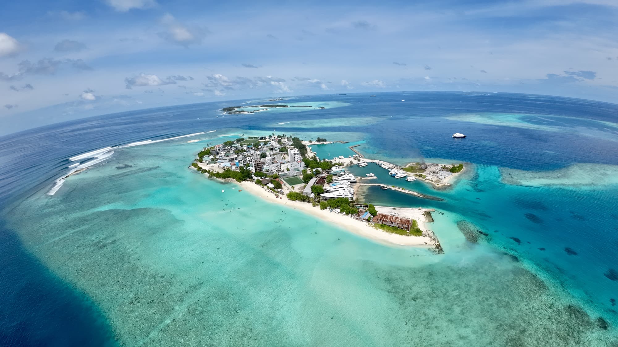 Avyanna Gulhi Beach Hotel, General view