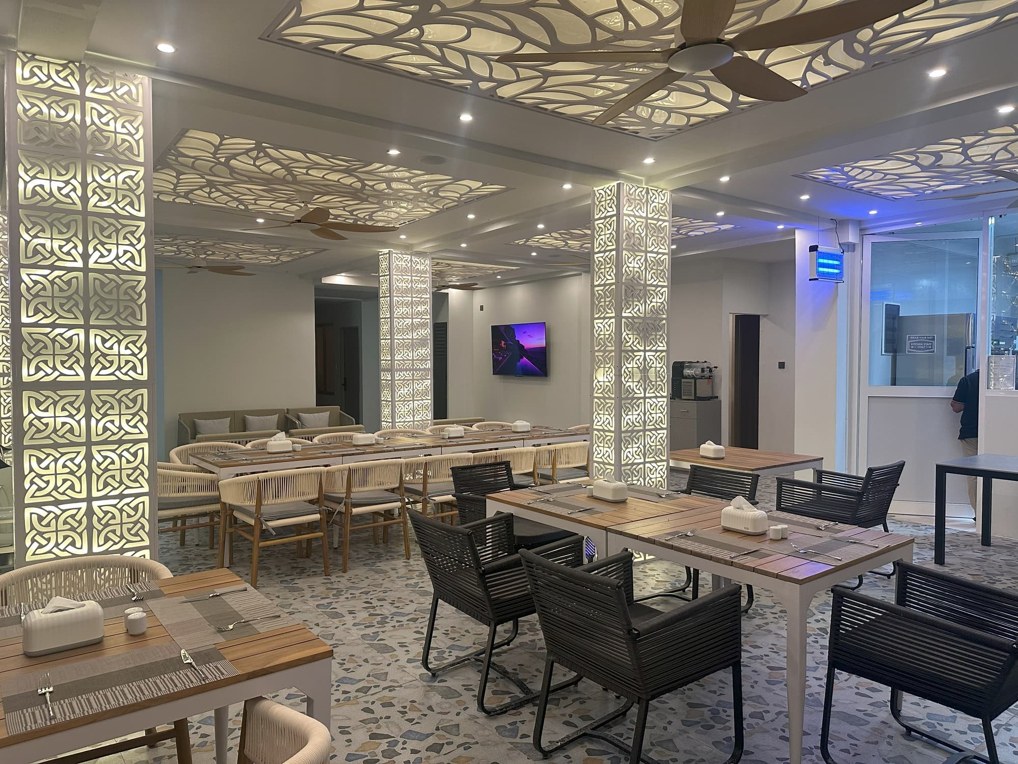 Avyanna Gulhi Beach Hotel, Restaurant