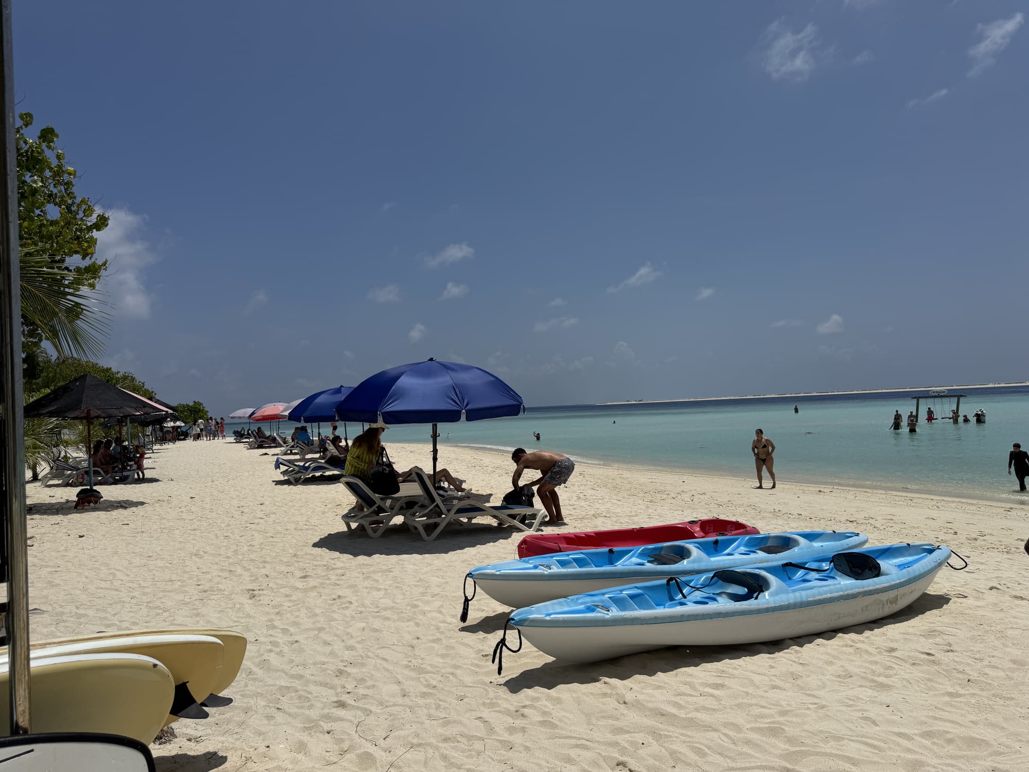 Avyanna Gulhi Beach Hotel, Beach