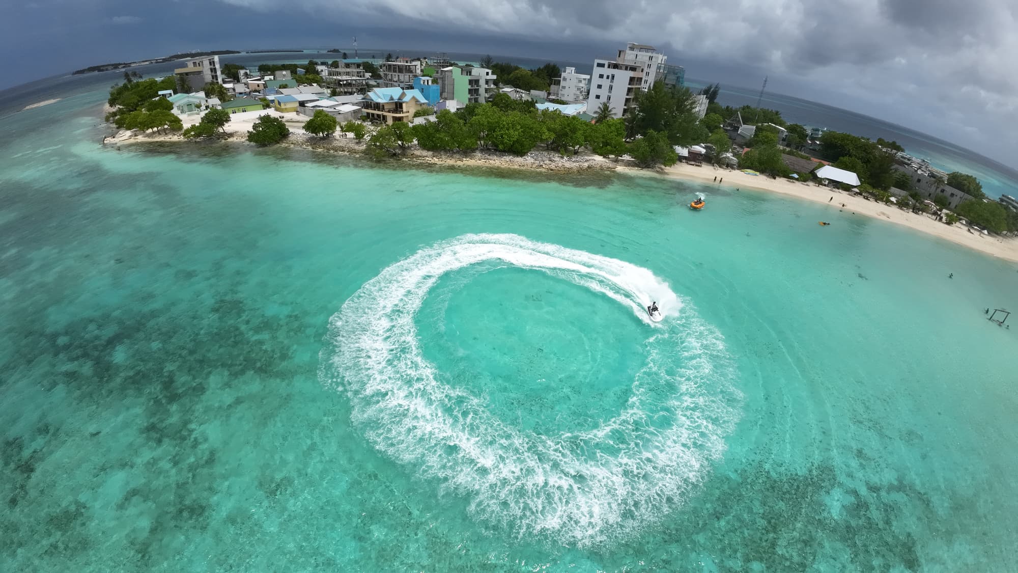 Avyanna Gulhi Beach Hotel, Beach