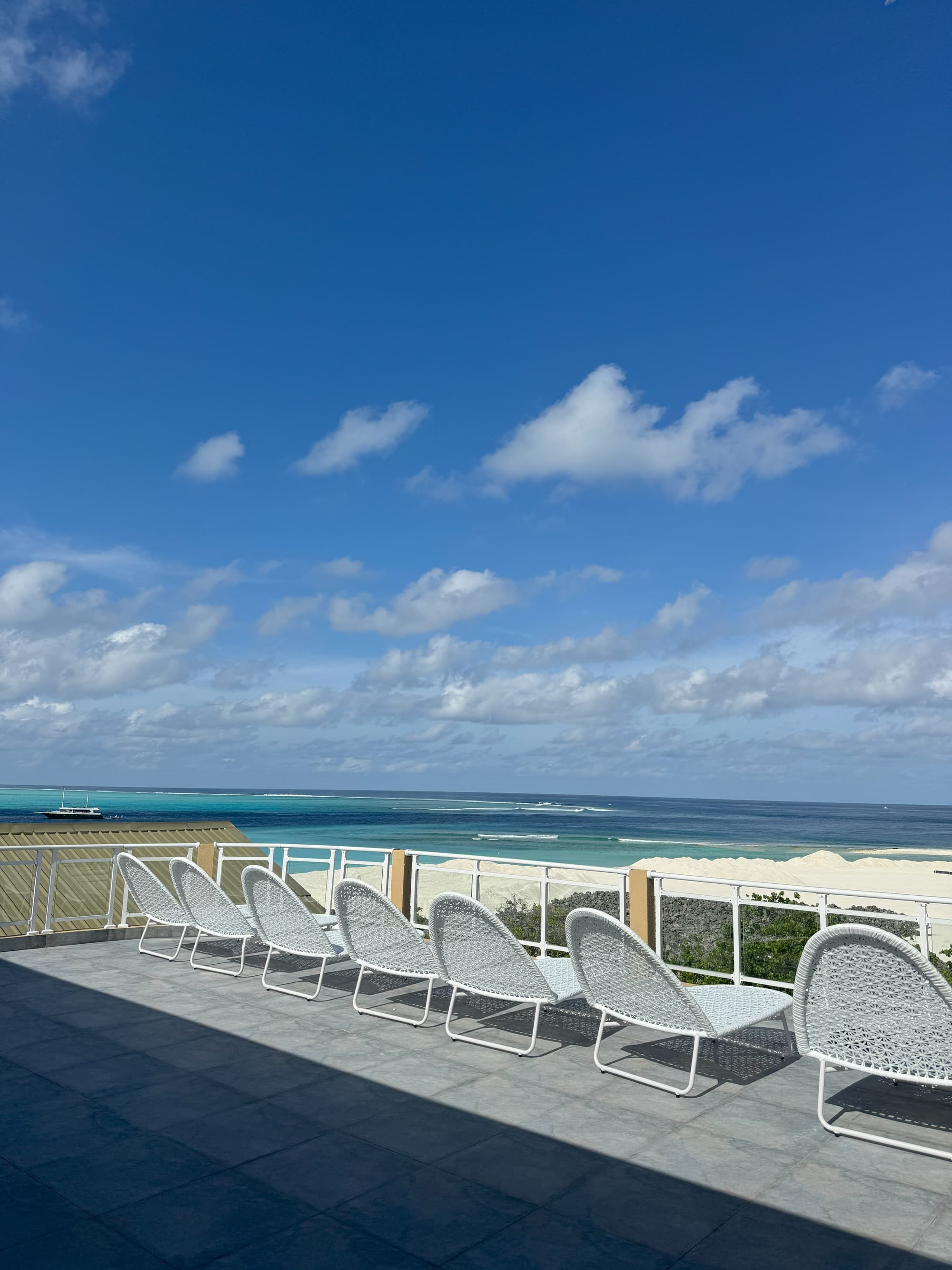 Avyanna Gulhi Beach Hotel, Terrace