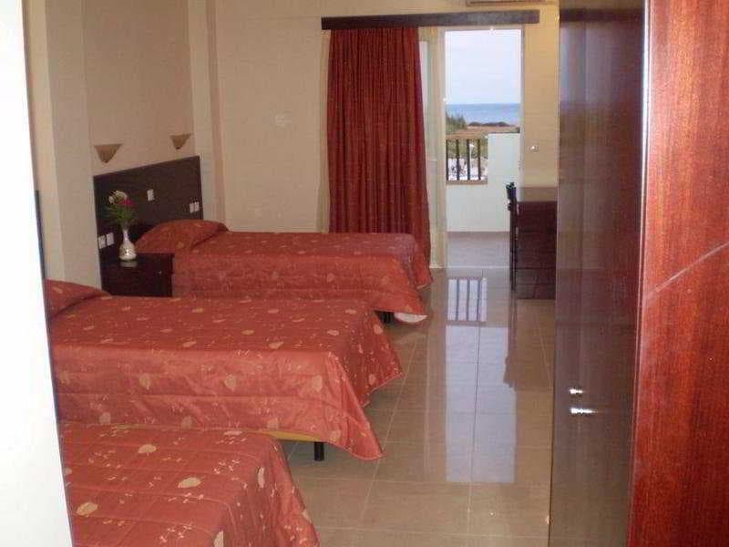 Evripides Village, Room