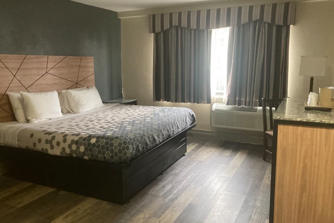 Howard Johnson by Wyndham Malden Boston Area, Room