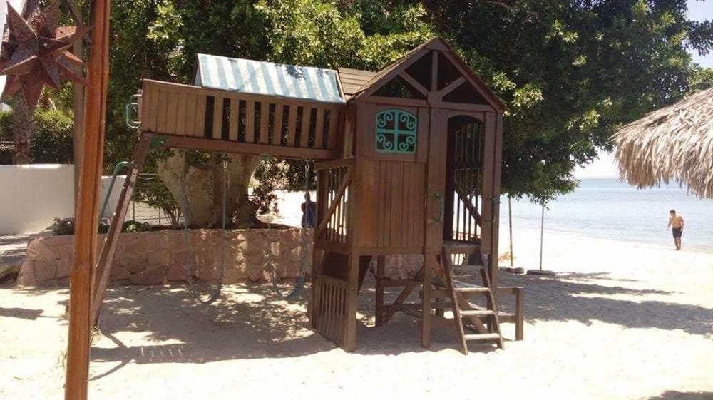 La Concha Beach Hotel, Sports and Entertainment