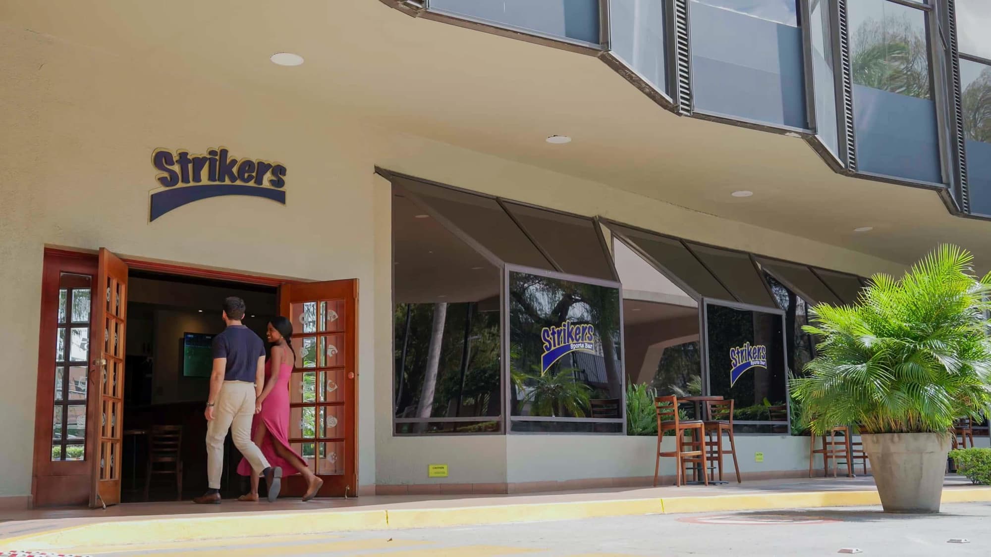 Barcelo Guatemala City, Bar