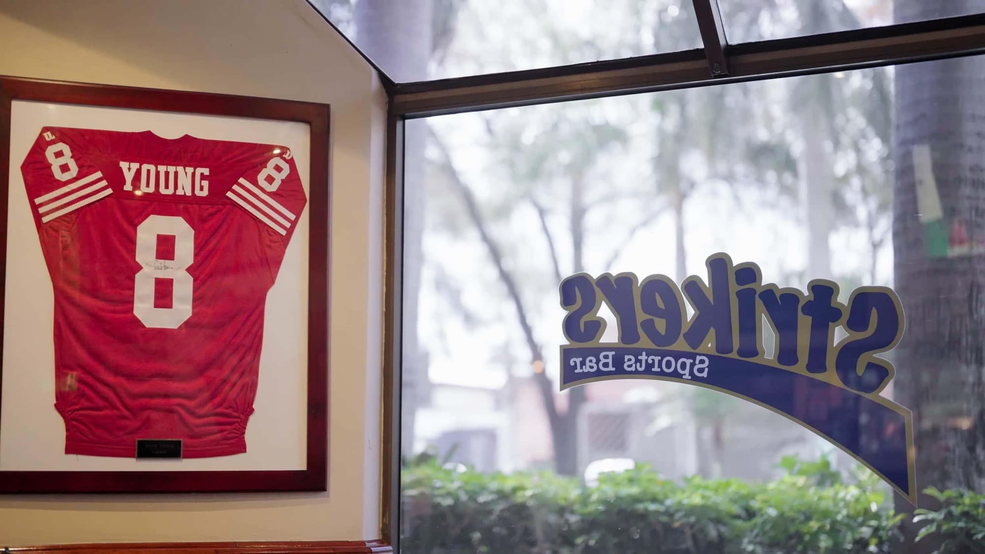 Barcelo Guatemala City, Bar