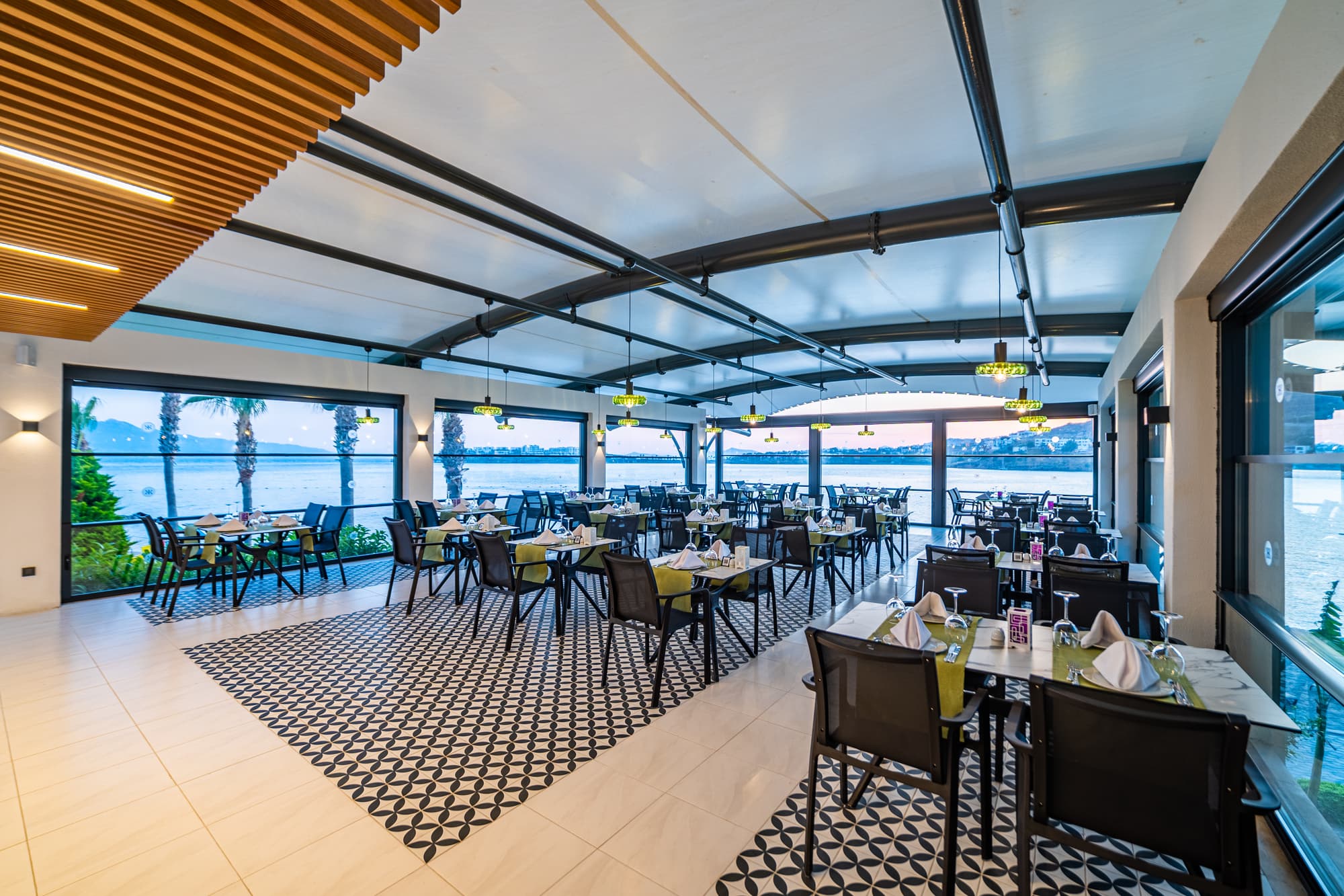 Kefaluka Resort, Restaurant