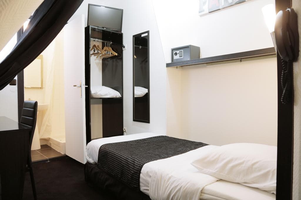 De L Exposition, General view