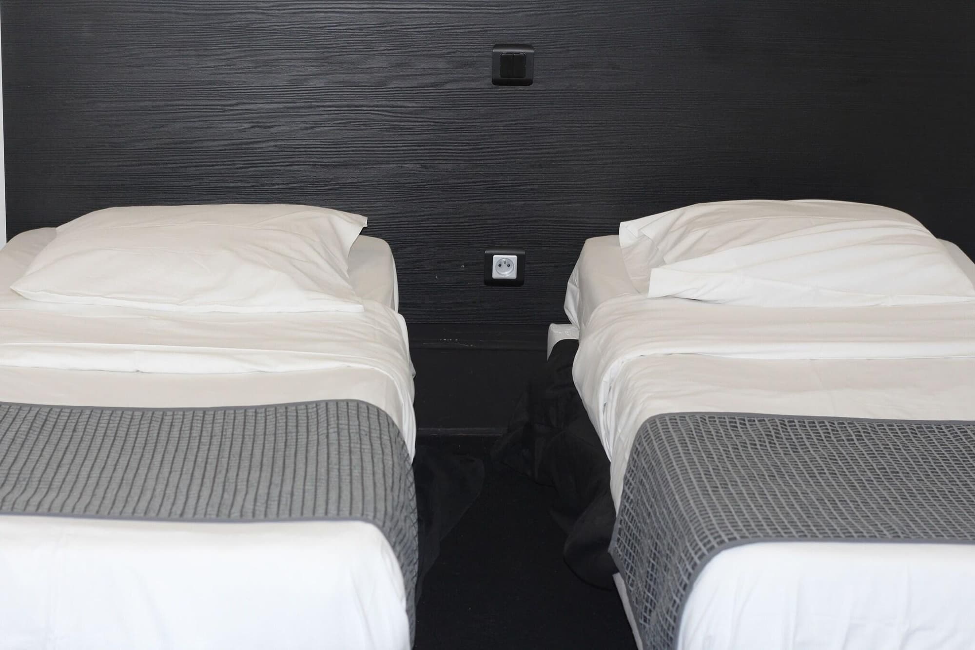 De L Exposition, Room