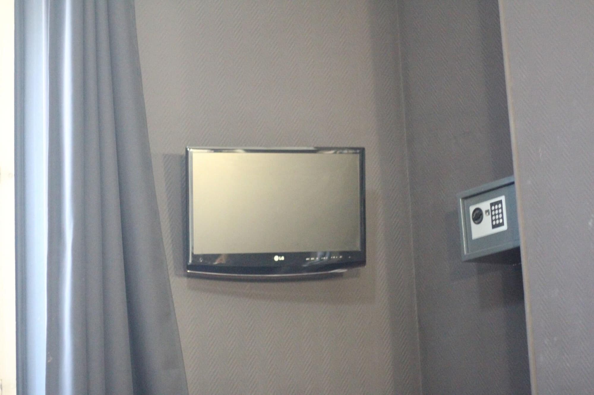 De L Exposition, Room