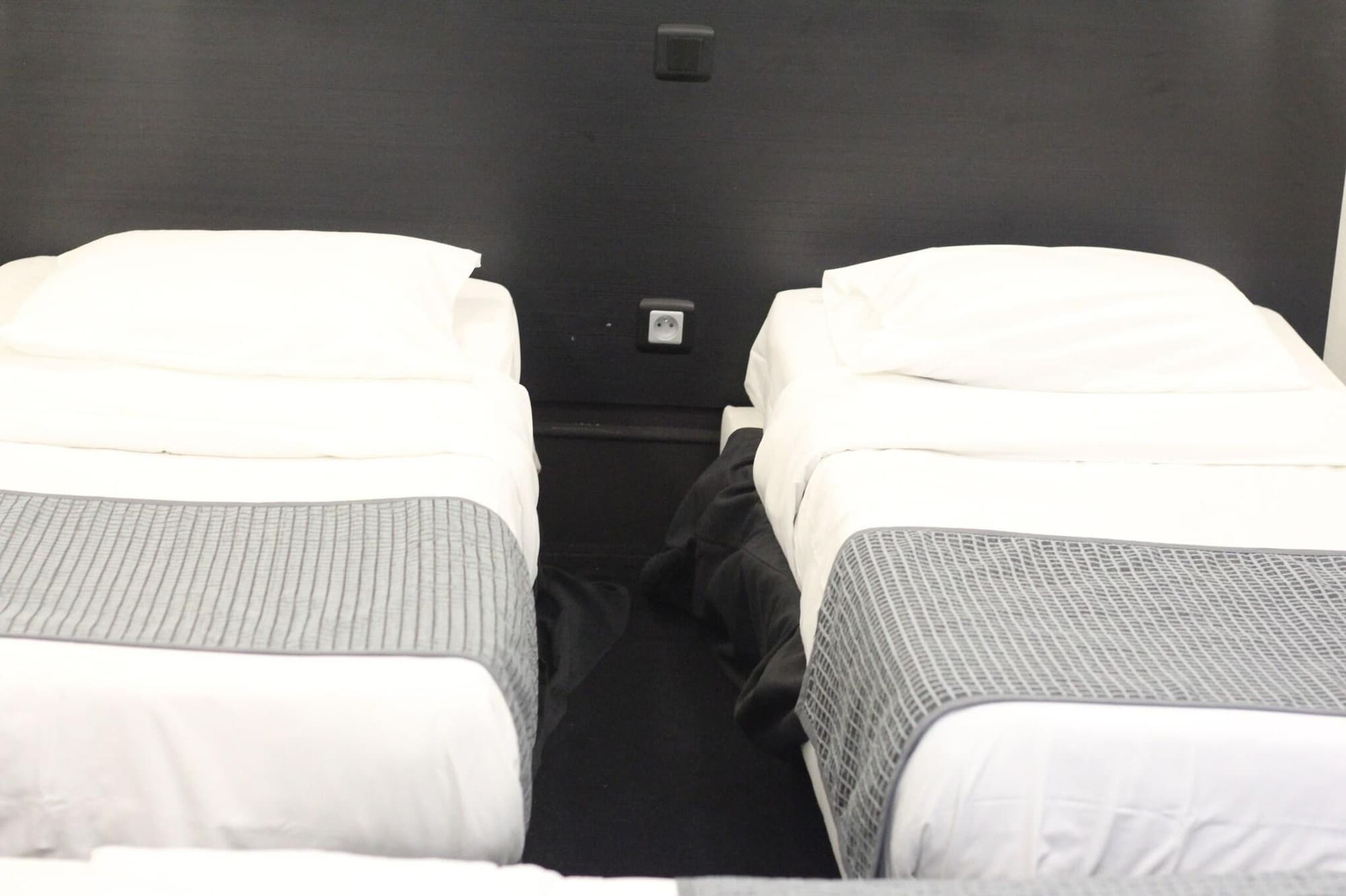 De L Exposition, Room