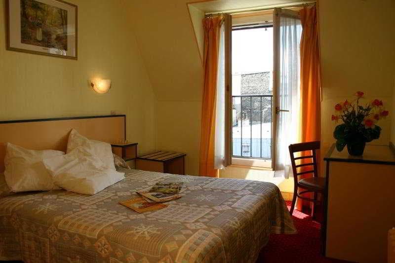 De L Exposition, Room