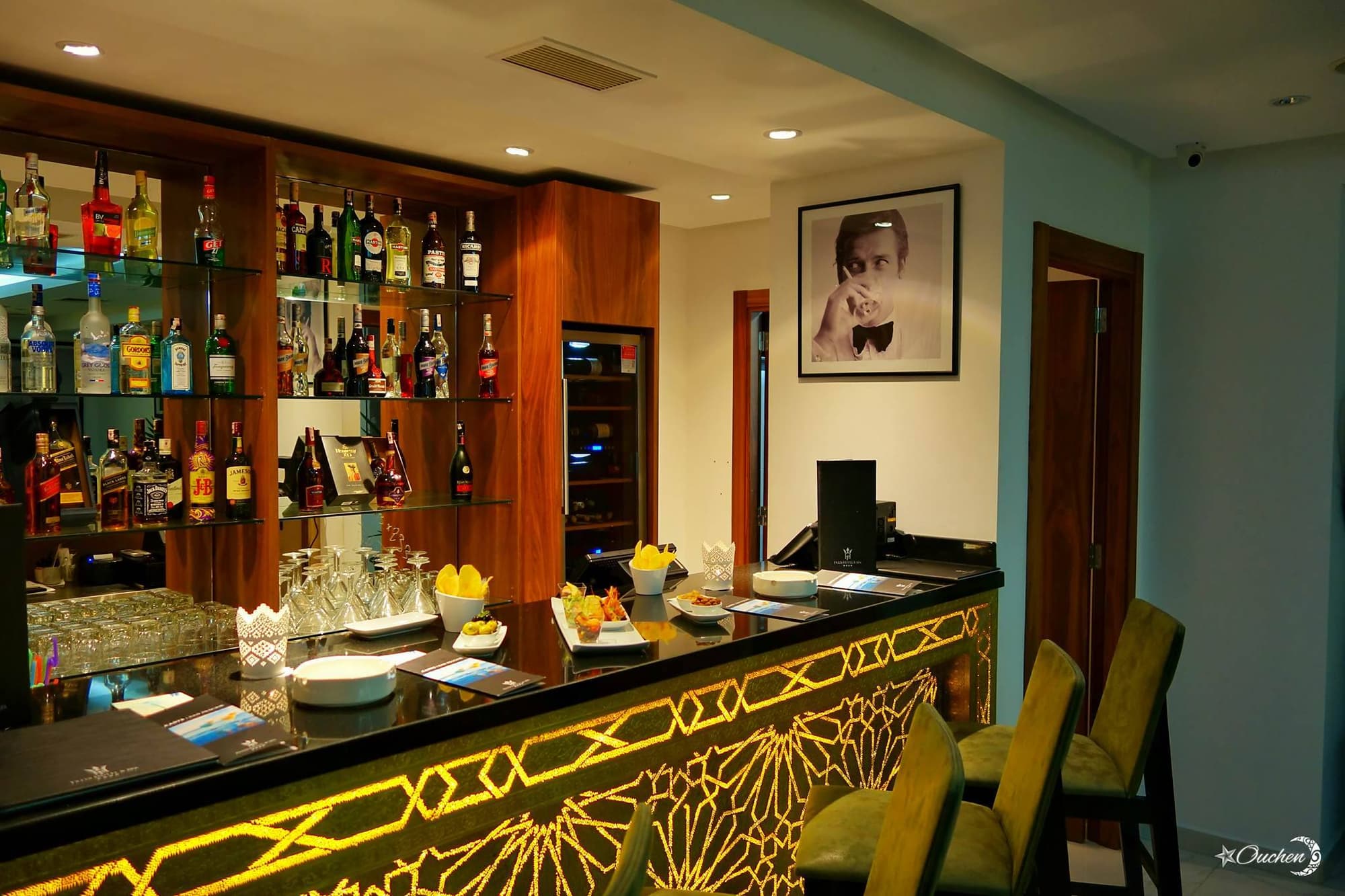Fredj Hotel, Bar