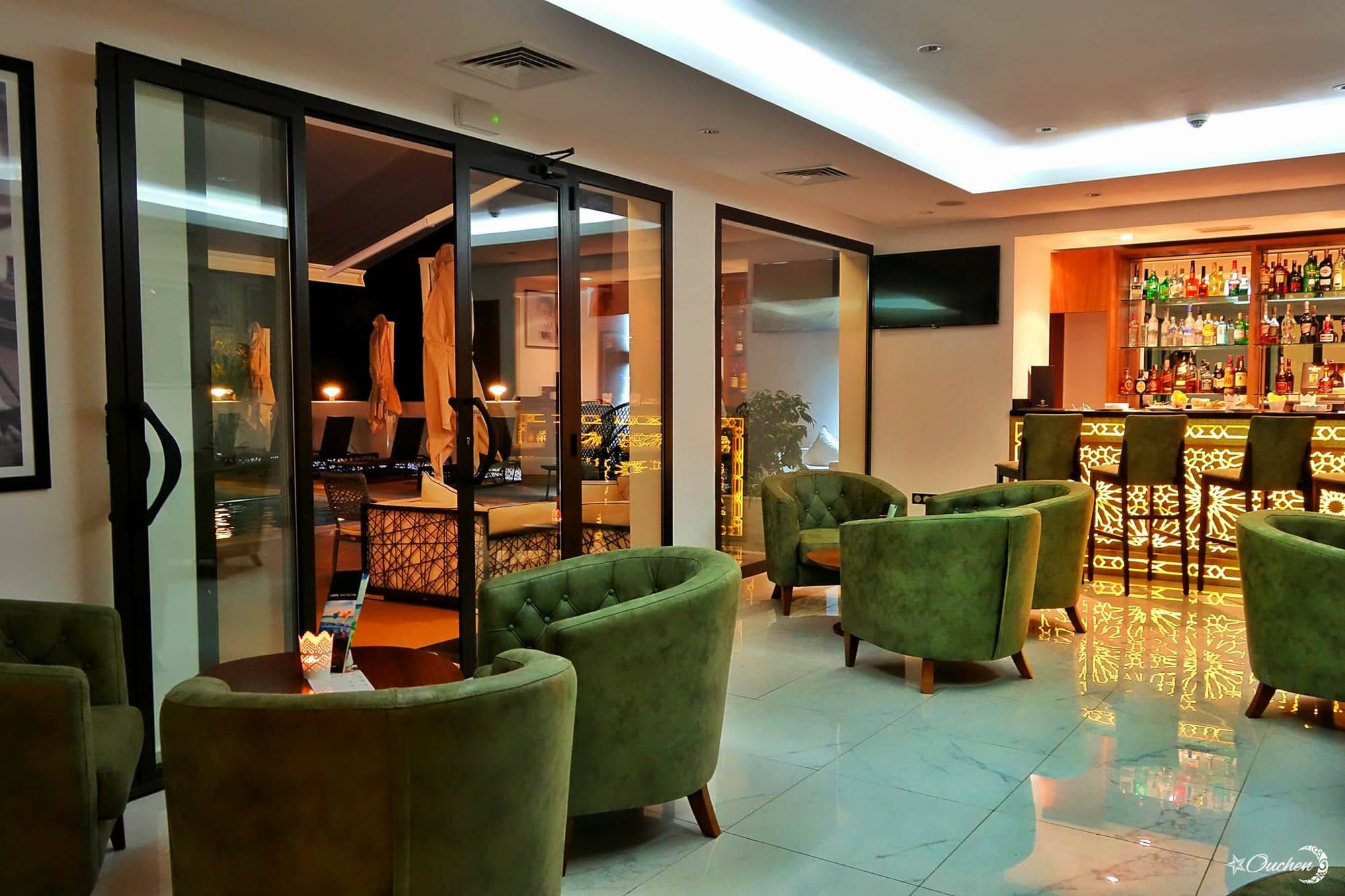 Fredj Hotel, Bar