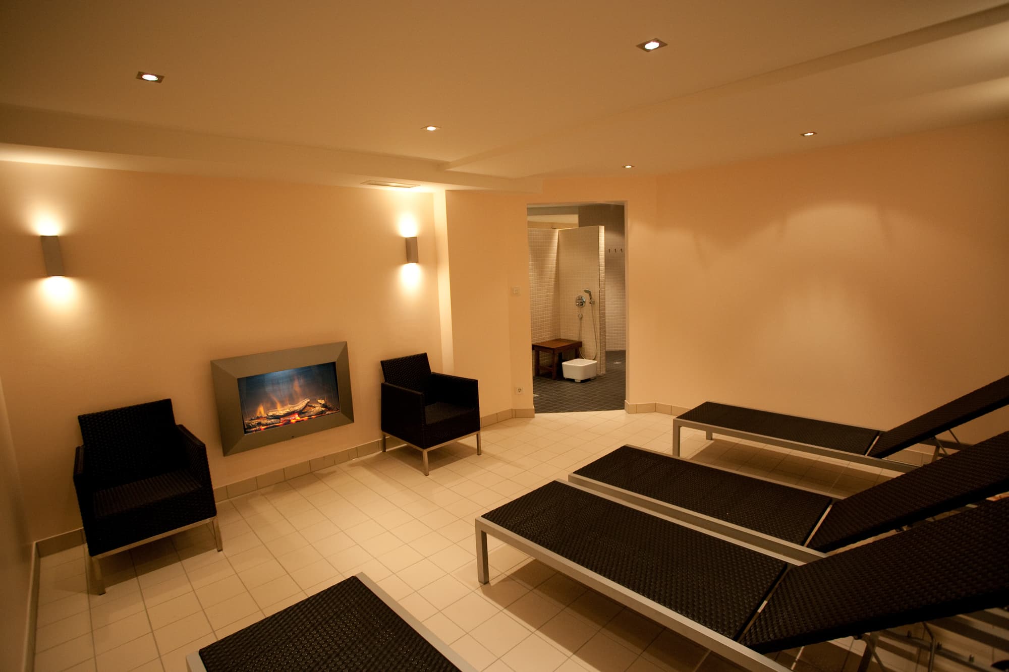 relexa Hotel Airport Dusseldorf Ratingen, Sports and Entertainment