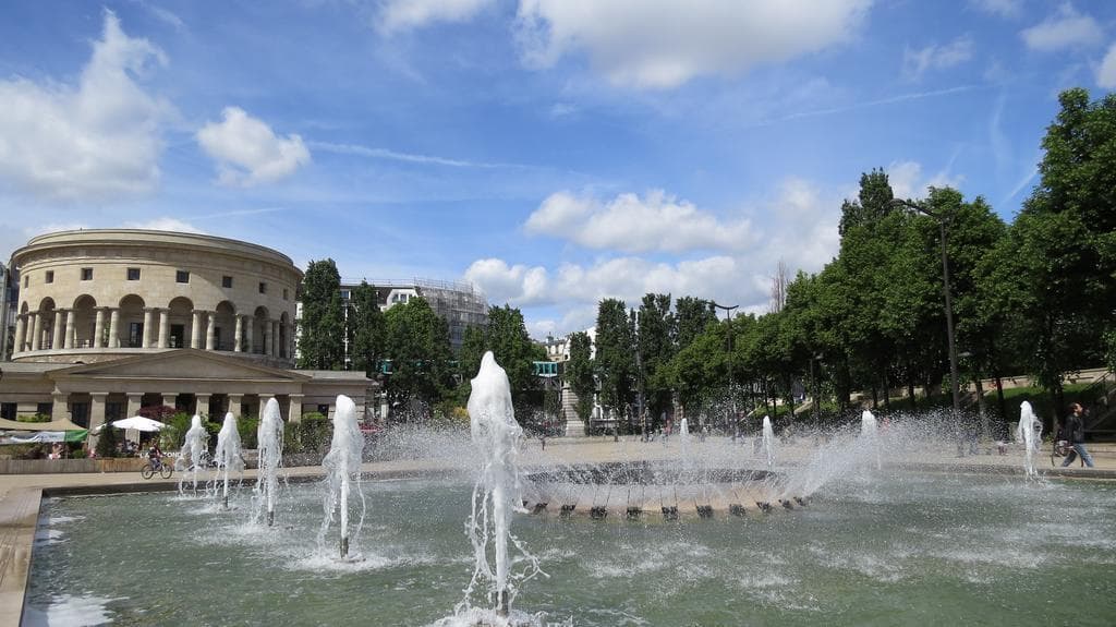 De Bellevue Gare du Nord, Sports and Entertainment