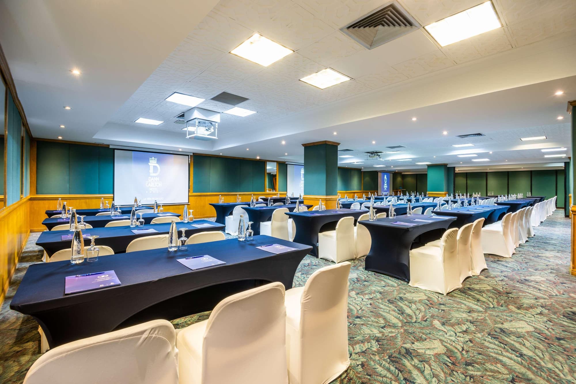 Dann Carlton Bogota, Lobby