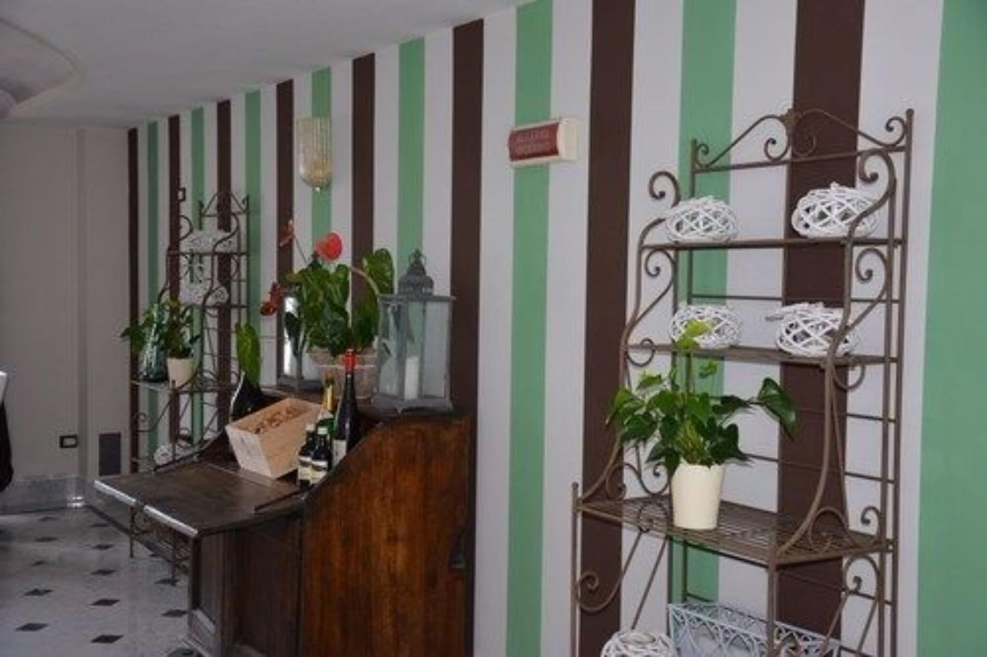 Villa Maria au Lac, Lobby