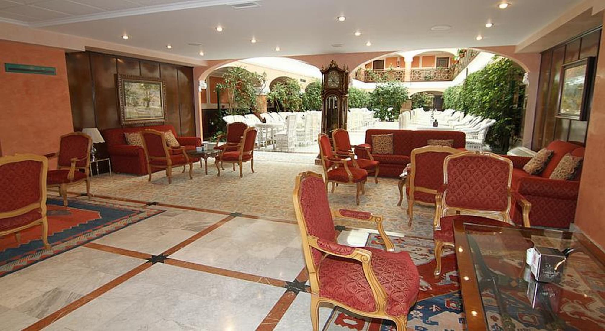 Begoña Park, Lobby