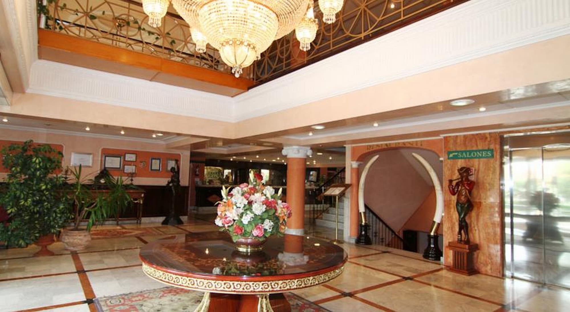 Begoña Park, Lobby