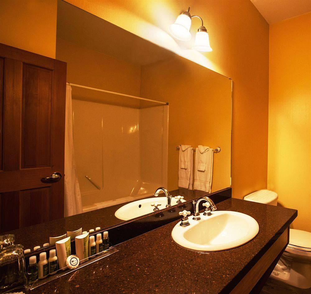 Glacier House Resort, General view